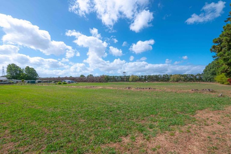 Photo of property in 88a Boord Crescent, Kumeu, 0891