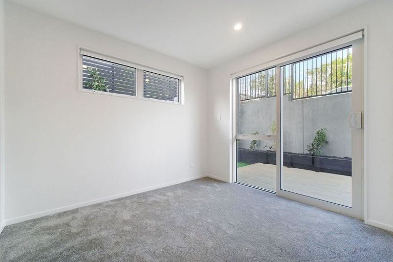 Photo of property in 1/9 Aeroview Drive, Beach Haven, Auckland, 0626