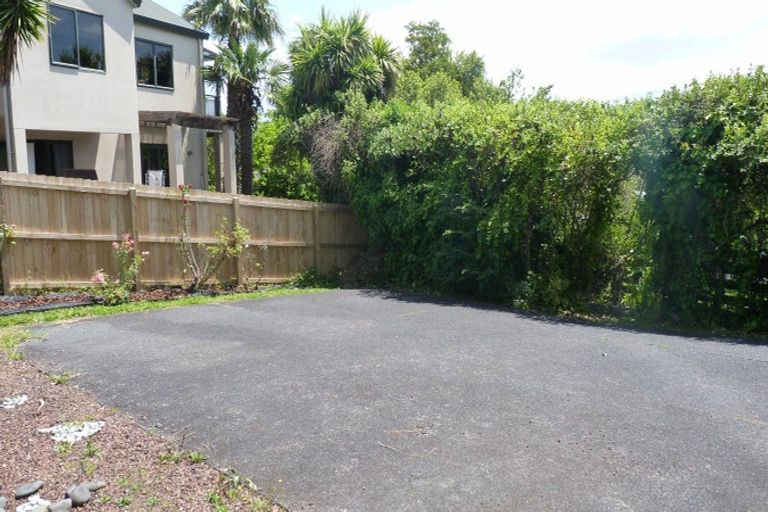 Photo of property in 11 Coroglen Avenue, Birkenhead, Auckland, 0626