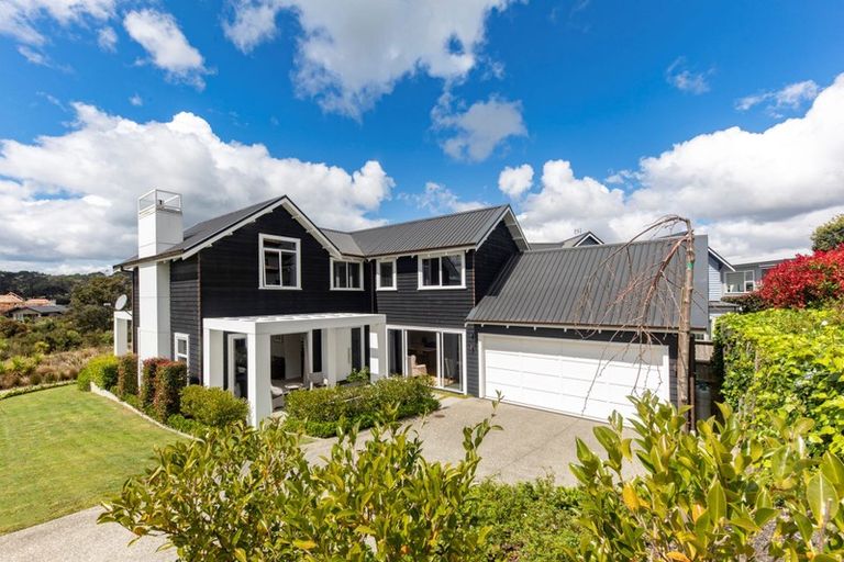 Photo of property in 10 Tauwaka Crescent, Riverhead, 0820