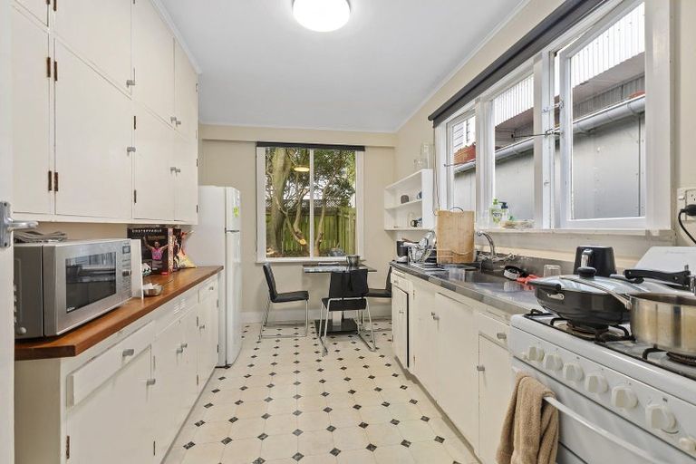 Photo of property in 102 Tinakori Road, Thorndon, Wellington, 6011