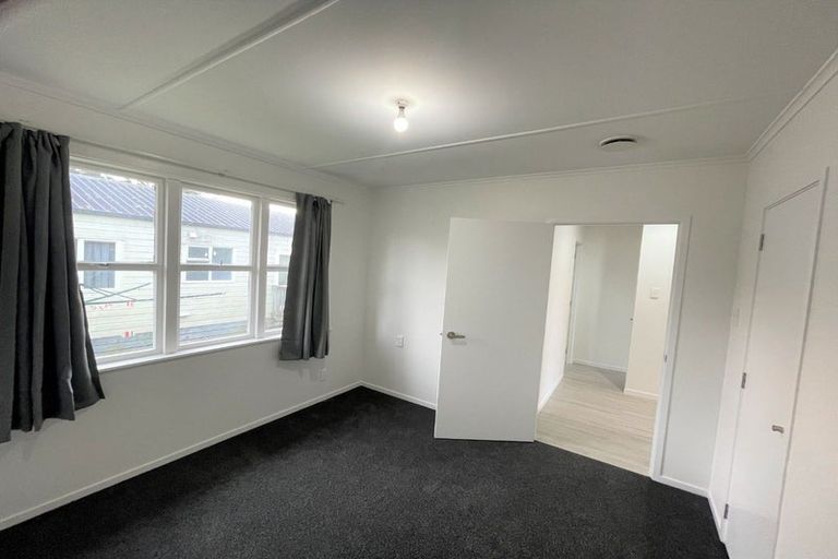 Photo of property in 21 Chilcott Road, Henderson, Auckland, 0612