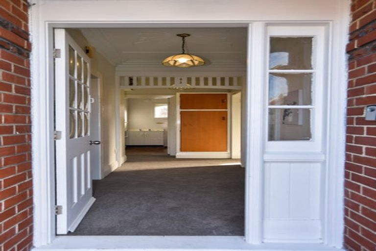 Photo of property in 168 Macandrew Road, South Dunedin, Dunedin, 9012