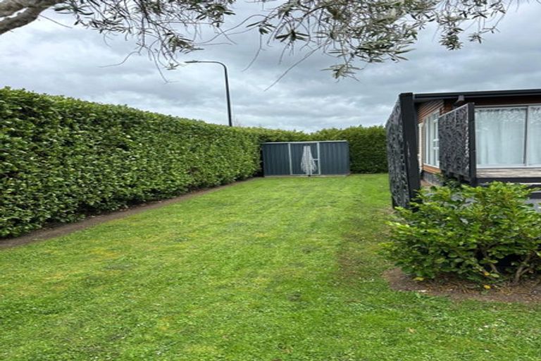 Photo of property in 16 Burgundy Drive, Martinborough, 5711
