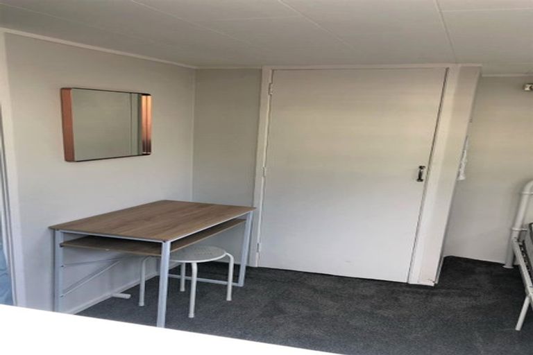 Photo of property in 10 Sylvan Crescent, Te Atatu South, Auckland, 0610