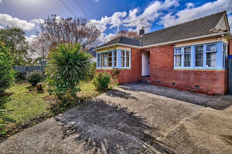Photo of property in 96 Molesworth Street, Taita, Lower Hutt, 5011