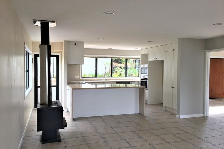 Photo of property in 7 Chatham Avenue, Paremoremo, Auckland, 0632