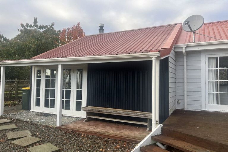 Photo of property in 103 Waikawa Beach Road, Manakau, Levin, 5573