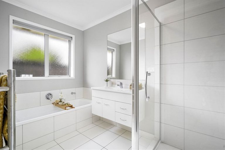 Photo of property in 9 Trauzer Place, Flagstaff, Hamilton, 3210