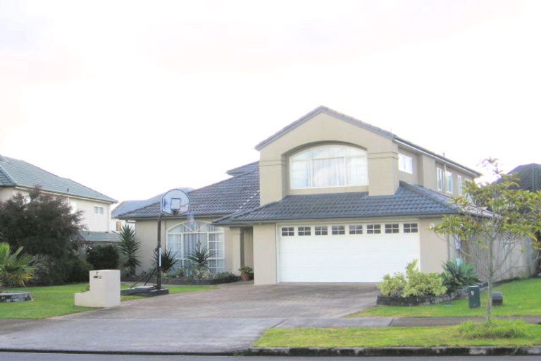 Photo of property in 7 Claremont Way, East Tamaki Heights, Auckland, 2016