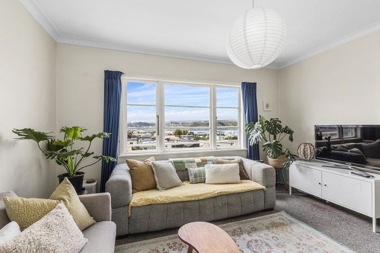 Photo of property in 168 Sutherland Road, Lyall Bay, Wellington, 6022
