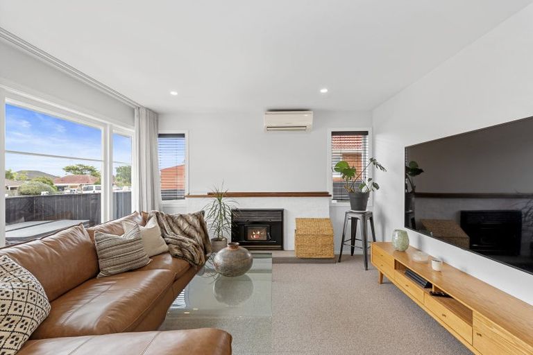 Photo of property in 3b Paton Avenue, Te Atatu South, Auckland, 0610