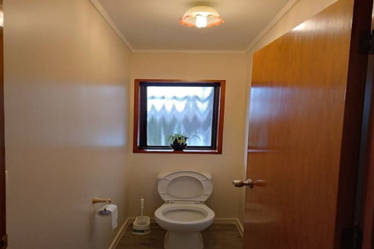 Photo of property in 34b Mark Edward Drive, Half Moon Bay, Auckland, 2012