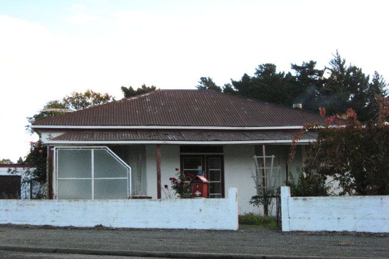 Photo of property in 1 Tiverton Street, Palmerston, 9430