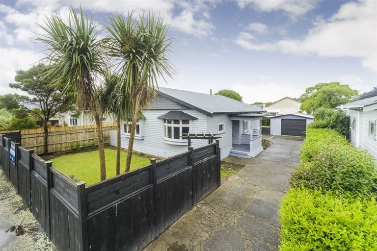 Photo of property in 27 Lyndhurst Street, Takaro, Palmerston North, 4412