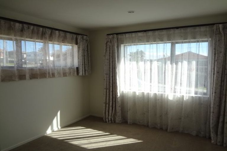 Photo of property in 79 Deep Creek Road, Waiake, Auckland, 0630