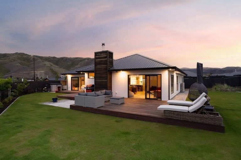 Photo of property in 16 Travertine Street, Cromwell, 9310