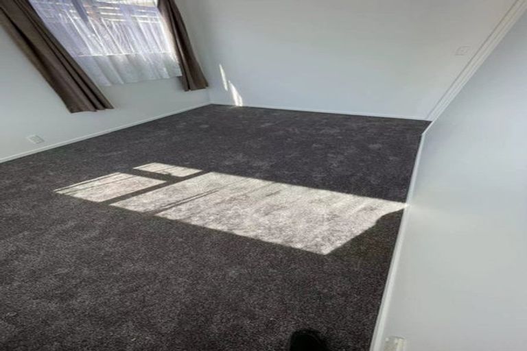 Photo of property in 14 Tamariki Avenue, Kelston, Auckland, 0602