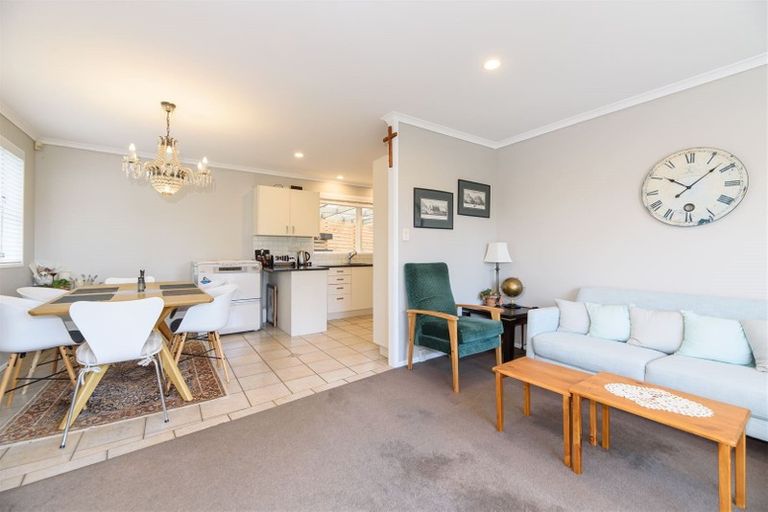 Photo of property in 23 Malters Place, Browns Bay, Auckland, 0630