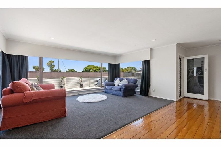 Photo of property in 137 Carlisle Road, Northcross, Auckland, 0632
