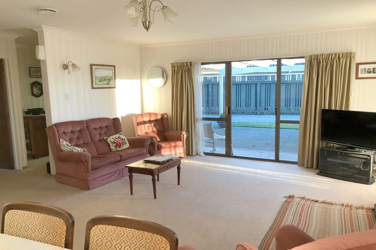 Photo of property in 8 Dunallen Avenue, Marton, 4710