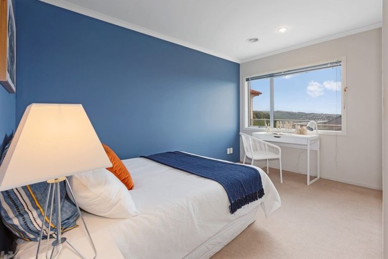 Photo of property in 15 Aspiring Terrace, Aotea, Porirua, 5024