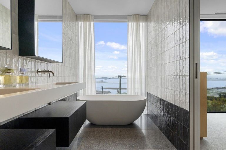 Photo of property in 32 Mount Pleasant Road, Mount Pleasant, Christchurch, 8081