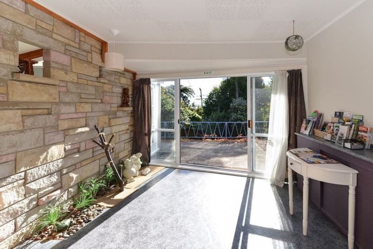Photo of property in 54 Grand Vue Road, Kawaha Point, Rotorua, 3010