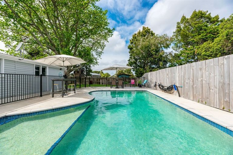 Photo of property in 25 Tiroroa Avenue, Te Atatu South, Auckland, 0610