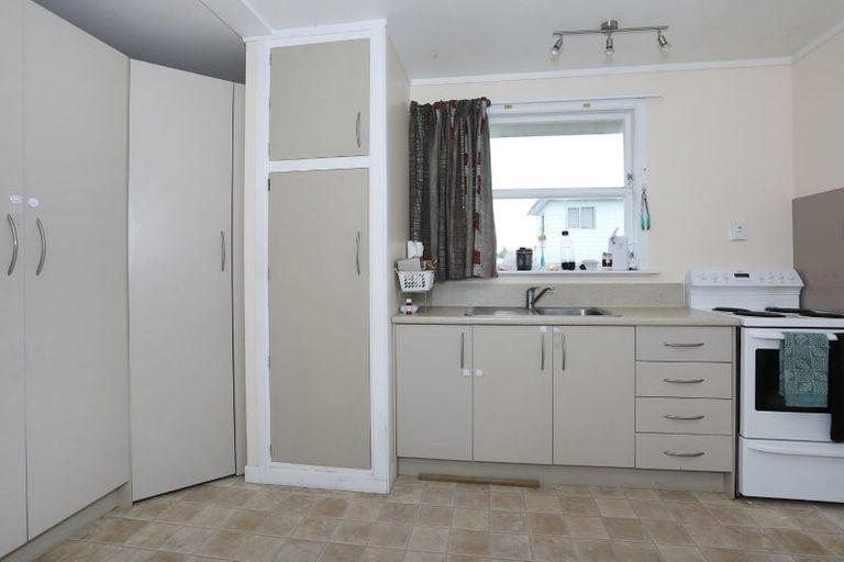 Photo of property in 11 Ngahina Street, Marton, 4710