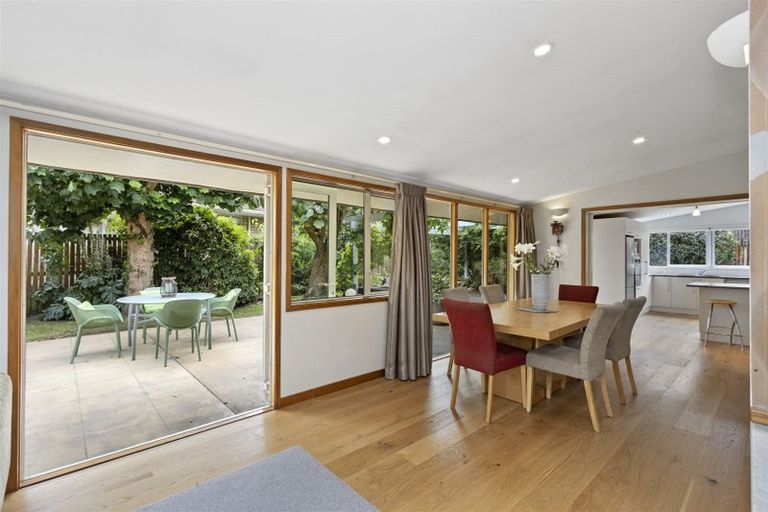 Photo of property in 7 Sawtell Place, Northcote, Christchurch, 8052