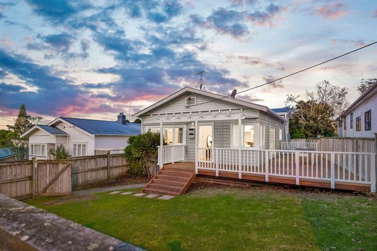 Photo of property in 1/23 Brandon Road, Glen Eden, Auckland, 0602