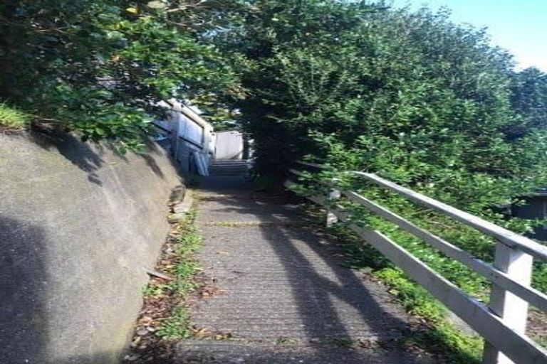 Photo of property in 5 Elphinstone Avenue, Strathmore Park, Wellington, 6022