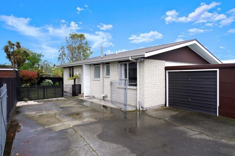 Photo of property in 2/11 Peckham Lane, Woolston, Christchurch, 8062
