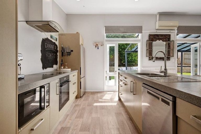 Photo of property in 16 Brandon Road, Manly, Whangaparaoa, 0930