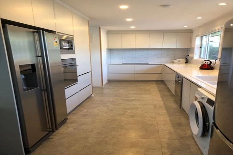 Photo of property in 21 Castleford Street, Green Bay, Auckland, 0604