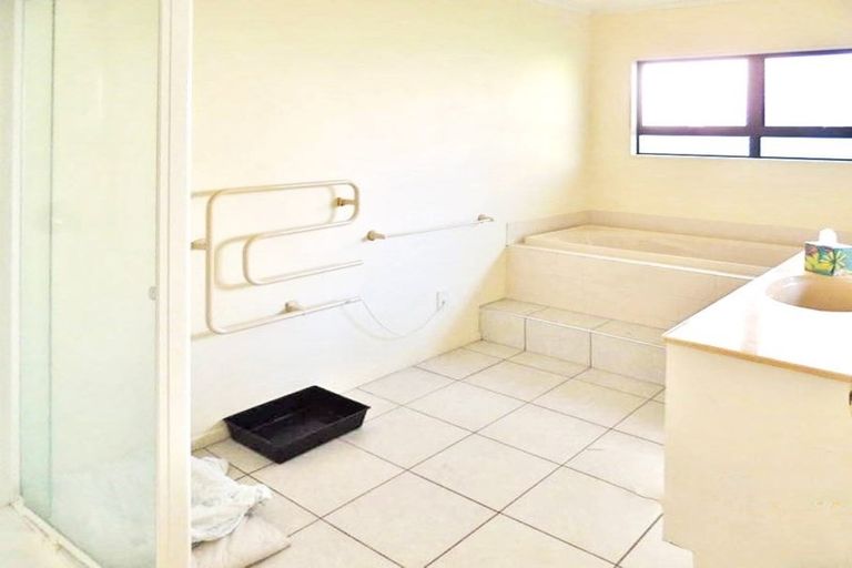 Photo of property in 11 Bob Charles Drive, Golflands, Auckland, 2013