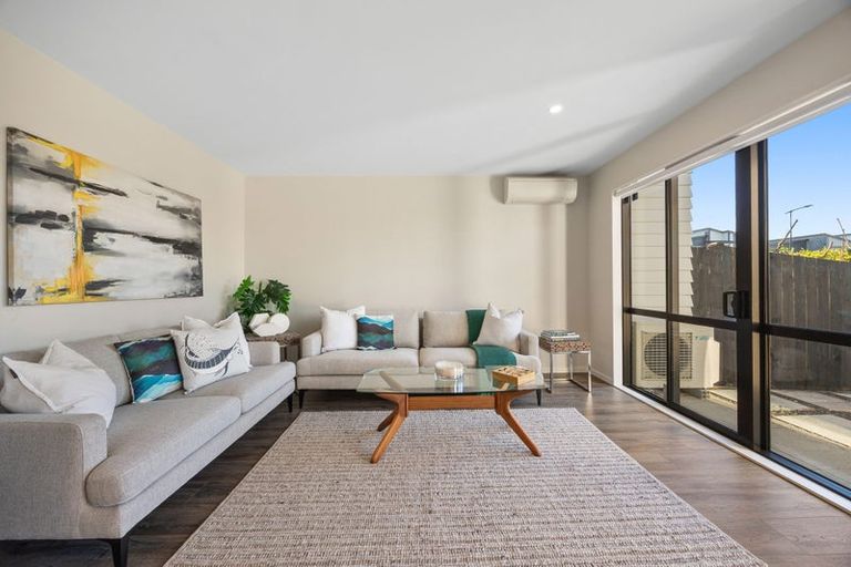 Photo of property in 21 Irving Place, Hobsonville, Auckland, 0616
