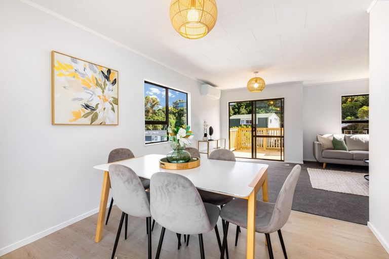 Photo of property in 62 Gloaming Hill, Titahi Bay, Porirua, 5022