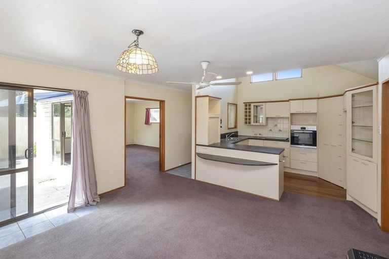 Photo of property in 2/39a Yardley Street, Avonhead, Christchurch, 8042