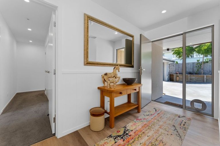 Photo of property in 55b Paynters Avenue, Strandon, New Plymouth, 4312