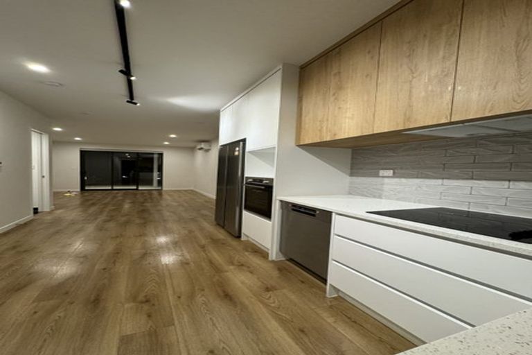 Photo of property in 20 Heketara Way, Massey, Auckland, 0614