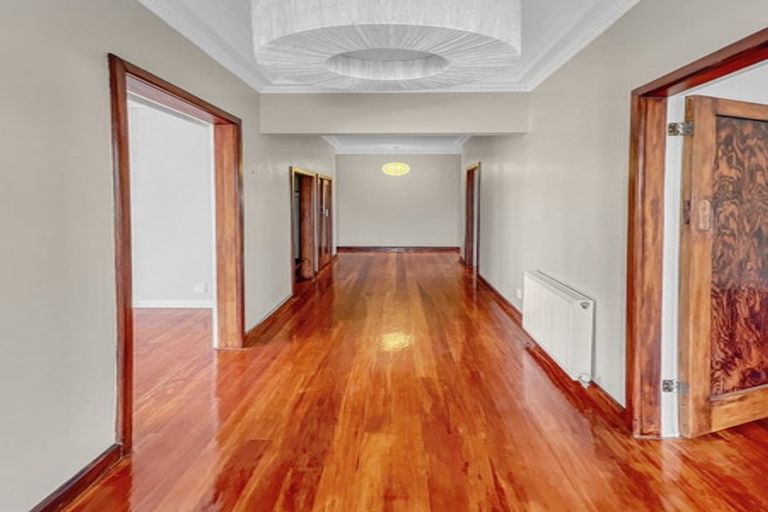 Photo of property in 1/44 Old Lake Road, Narrow Neck, Auckland, 0624