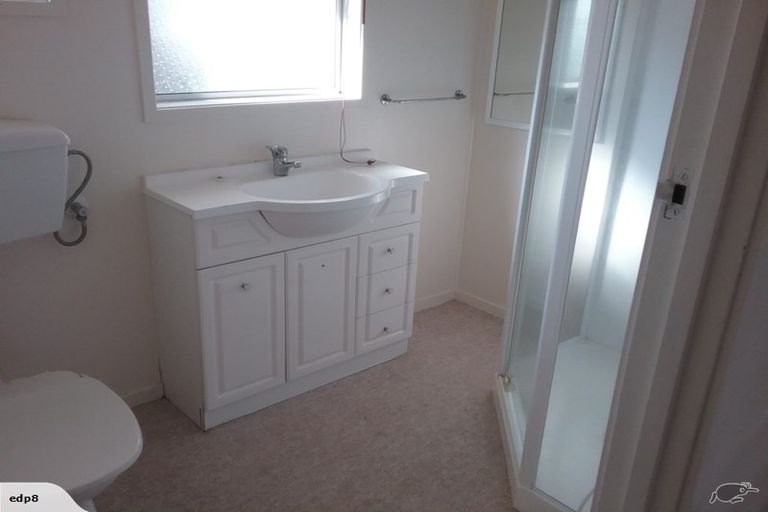 Photo of property in 2/16 Mannering Place, Hillcrest, Auckland, 0627