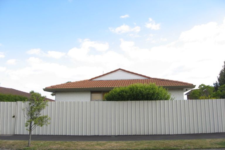 Photo of property in 1/9 Tamarisk Place, Parklands, Christchurch, 8083