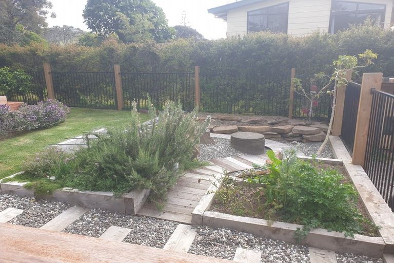 Photo of property in 1 Hilldale Crescent, Kuaotunu West, Whitianga, 3592