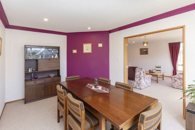 Photo of property in 18 Huntingdon Place, Avonhead, Christchurch, 8042