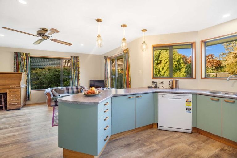 Photo of property in 15 Hemingford Place, Halswell, Christchurch, 8025