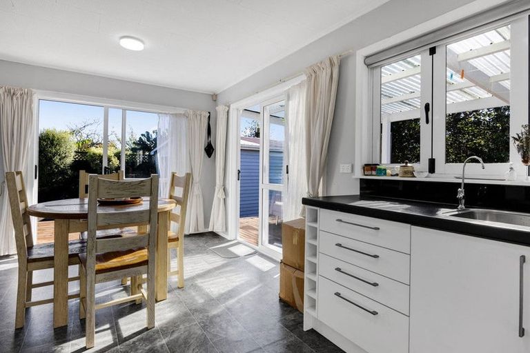 Photo of property in 18 Manuka Place, Hawera, 4610