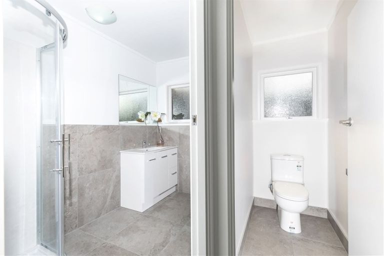 Photo of property in 82 Ravenwood Drive, Forrest Hill, Auckland, 0620